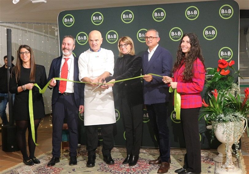 Alba: B&B Hotels ha inaugurato la sua settima struttura in Piemonte. Le foto dell’inaugurazione. Alba: B&B Hotels ha inaugurato la sua settima struttura in Piemonte. Le foto dell’inaugurazione.