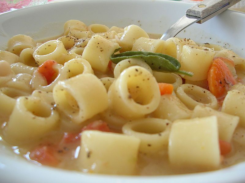 Oggi è la giornata mondiale dei legumi. La ricetta della Pasta con i fagioli