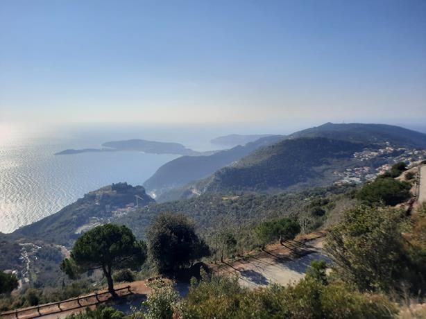 Sentieri della Costa Azzurra: la Grande Corniche (Foto) Sentieri della Costa Azzurra: la Grande Corniche (Foto)
