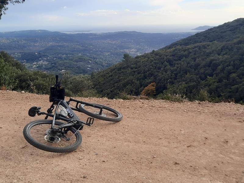 Costa Azzurra: alla scoperta del territorio. In bicicletta sui sentieri di Chateauneuf de Grasse (Foto) Costa Azzurra: alla scoperta del territorio. In bicicletta sui sentieri di Chateauneuf de Grasse (Foto)