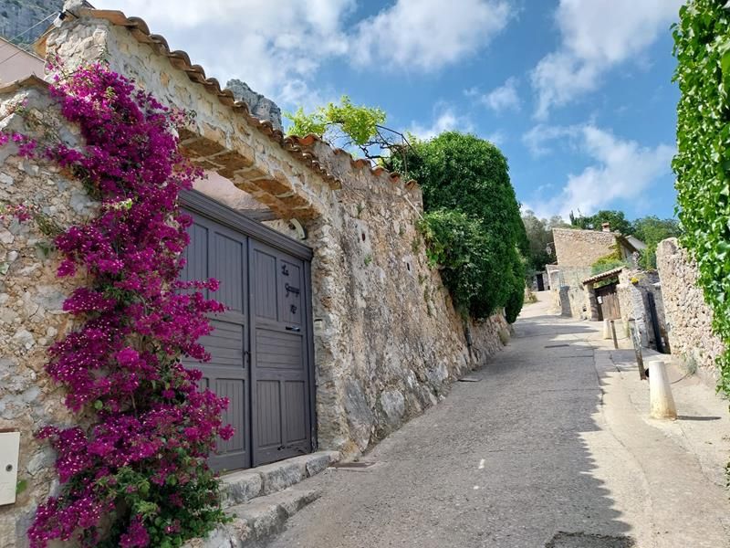 Costa Azzurra: alla scoperta di Saint Jeannet e il “suo” Baou (Foto) Costa Azzurra: alla scoperta di Saint Jeannet e il “suo” Baou (Foto)