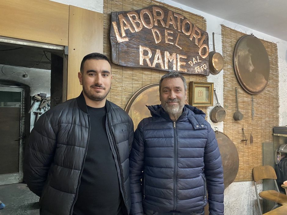 I "testi" per la farinata? Ci pensa la famiglia Faccio, fin dal 1860. Una storia d'artigianato e di enorme passione (Foto e video) I "testi" per la farinata? Ci pensa la famiglia Faccio, fin dal 1860. Una storia d'artigianato e di enorme passione (Foto e video)