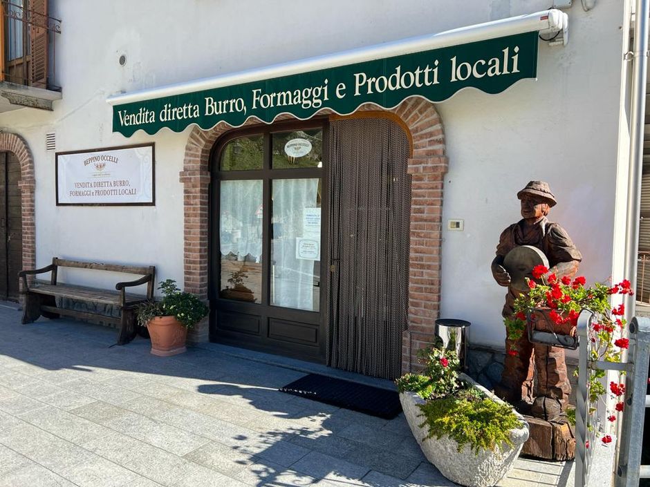 La Valcasotto: la meta ideale per gli amanti del gusto e del sapore, dove è possibile gustare e acquistare deliziosi formaggi.