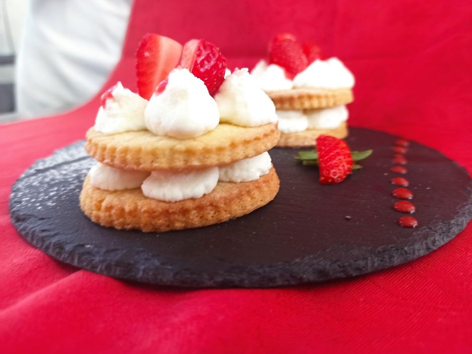 La riretta: piccola Millefoglie con crema al mascarpone e fragole La riretta: piccola Millefoglie con crema al mascarpone e fragole
