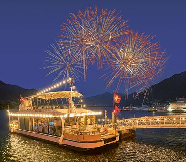 Canton Ticino: spettacolo di luci ed ombre sul lungolago di Locarno Canton Ticino: spettacolo di luci ed ombre sul lungolago di Locarno