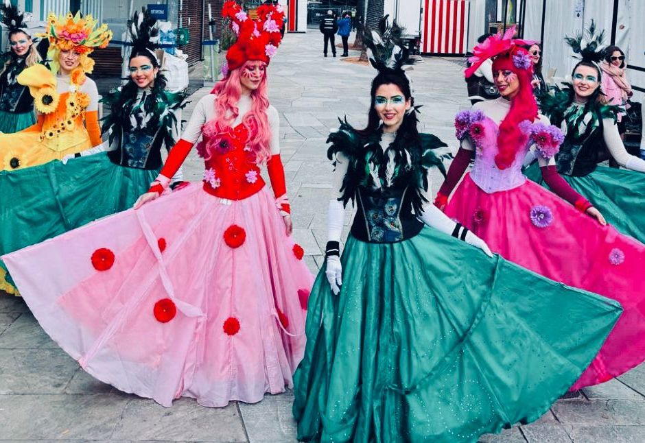 &quot;Gli artisti di Compagnia BIT e Sonics sfileranno in parata in Via San Donato per promuovere la rassegna Il Cuore del Teatro&quot;