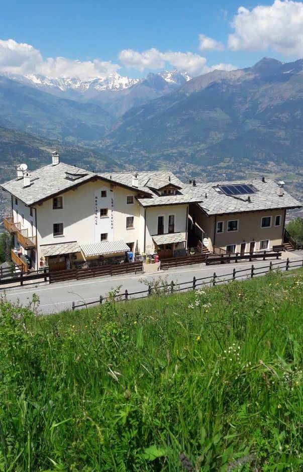 Valle d'Aosta: al ristorante &quot;Les Fleurs&quot; a Gressan per mangiare nel verde, gustando un'ottima cucina con panorami incantevoli