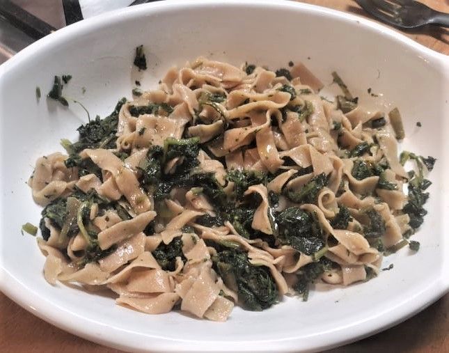 Erbe e fiori in cucina: “Tajuli pilusi con l’erbe troate” (tagliolini pelosi con le erbe spontanee)