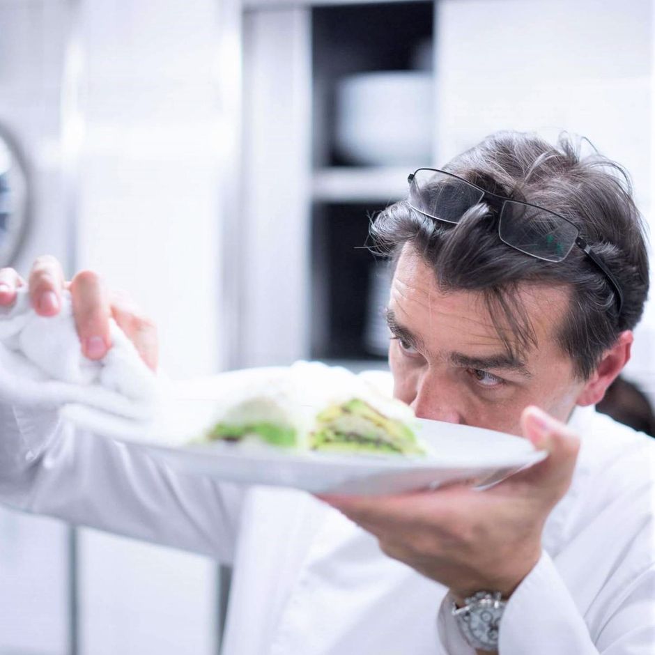 Monaco: Yannick Alléno, lo Chef multi-stellato, prende le redini della cucina dell’Hôtel Hermitage.
