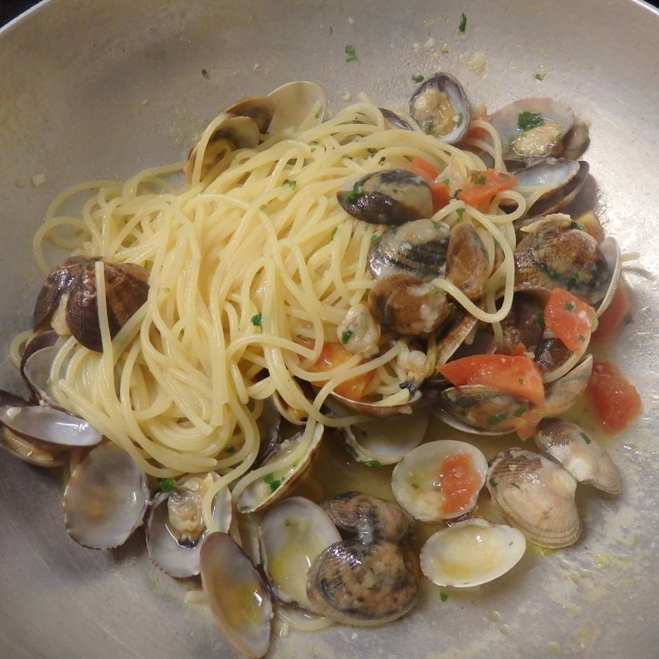 Vallecrosia (IM): sul lungomare il Ristorante &quot;Dei Pescatori&quot; propone i sapori tipici della tradizione del mare e del territorio.