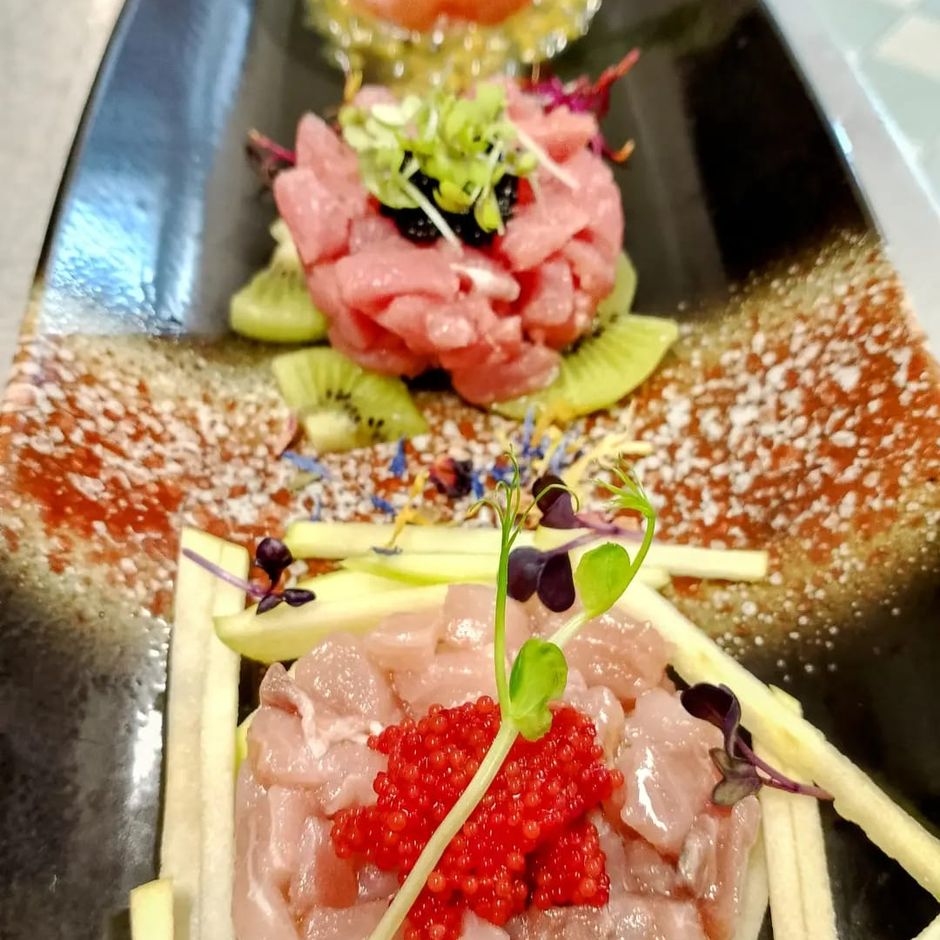 Germogli e frutta nei piatti dello Chef Colletti.