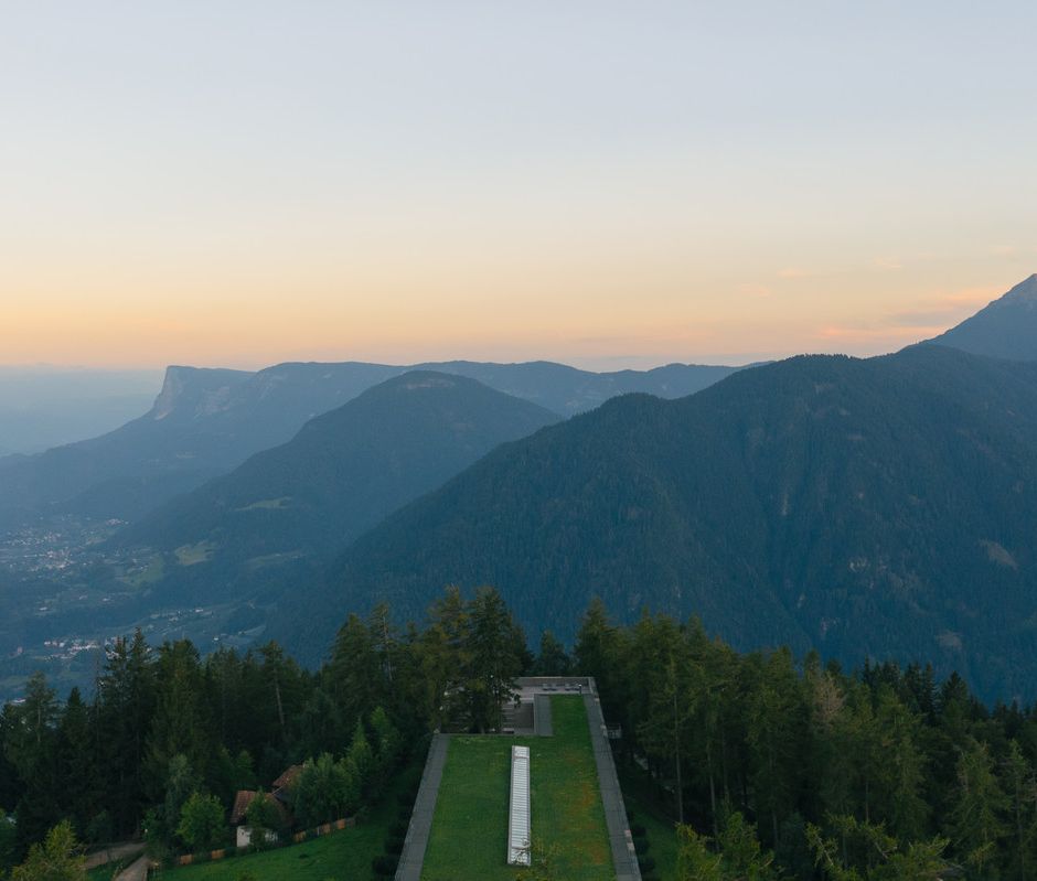L'autunno al Vigilius Mountain Resort: un viaggio tra colori caldi e autenticità immerso nella natura attraverso esperienze benessere e gastronomiche tra le montagne dell'Alto Adige.