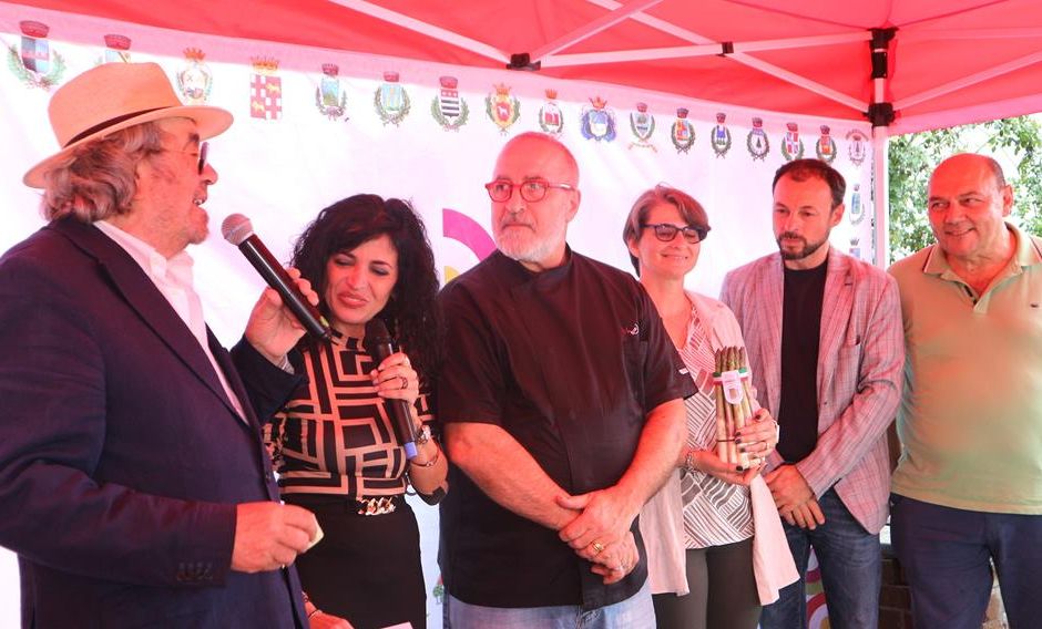 Santena (TO): Il ristorante Monti di Torino vince il primo premio del contest &quot;Il fascino dell'Asparago e dei Fiori eduli&quot;.