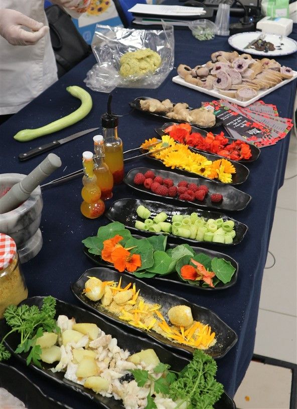 Sanremo: “Aspettando Villa Ormond in fiore” registra il successo strepitoso delle degustazioni di fiori eduli con grandi protagonisti gli chef Paola Chiolini, Clelia Vivalda e Aldo De Michelis.