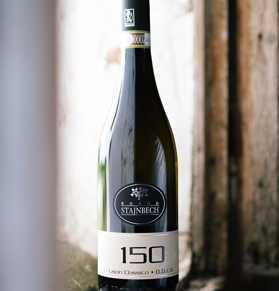 Coltiviamo armonie: i pregiati vini della famiglia Valent di Borgo Stajnbech nel Veneziano.