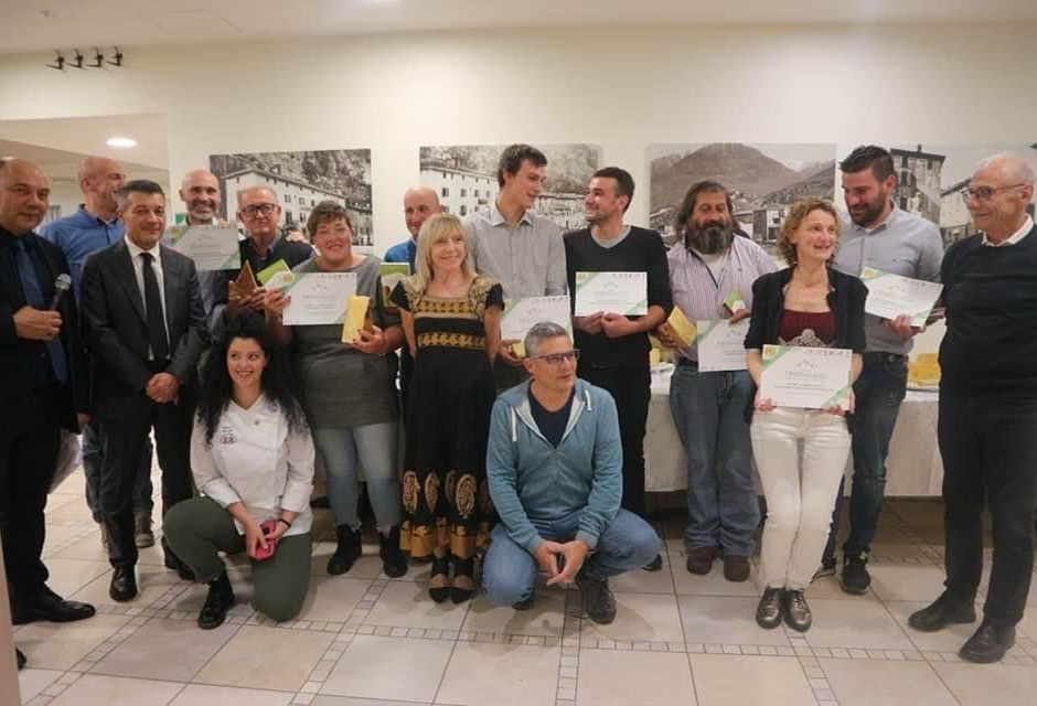Gran successo per la IV° edizione di “Fiormaggi”, il concorso dei formaggi di malga della Valle Camonica, con la partecipazione record di 53 formaggi in gara.