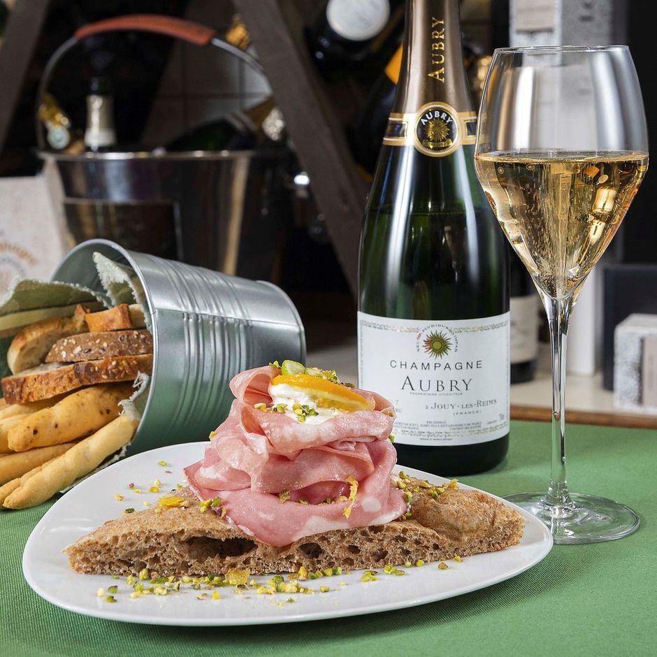 Per le feste 2021 provate l’abbinamento Mortadella &amp; Champagne