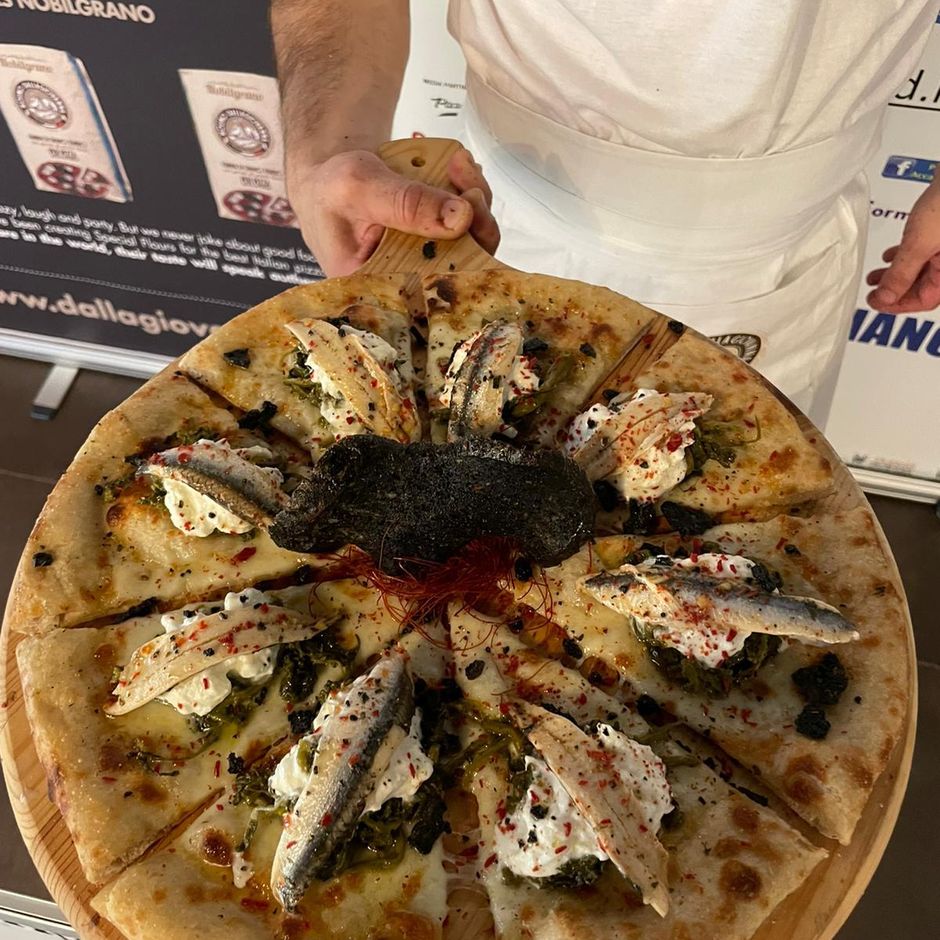 Pizza classica più buona d'Italia? La sforna Giuseppe e la gustate Da Ciro a Gallarate (VA)