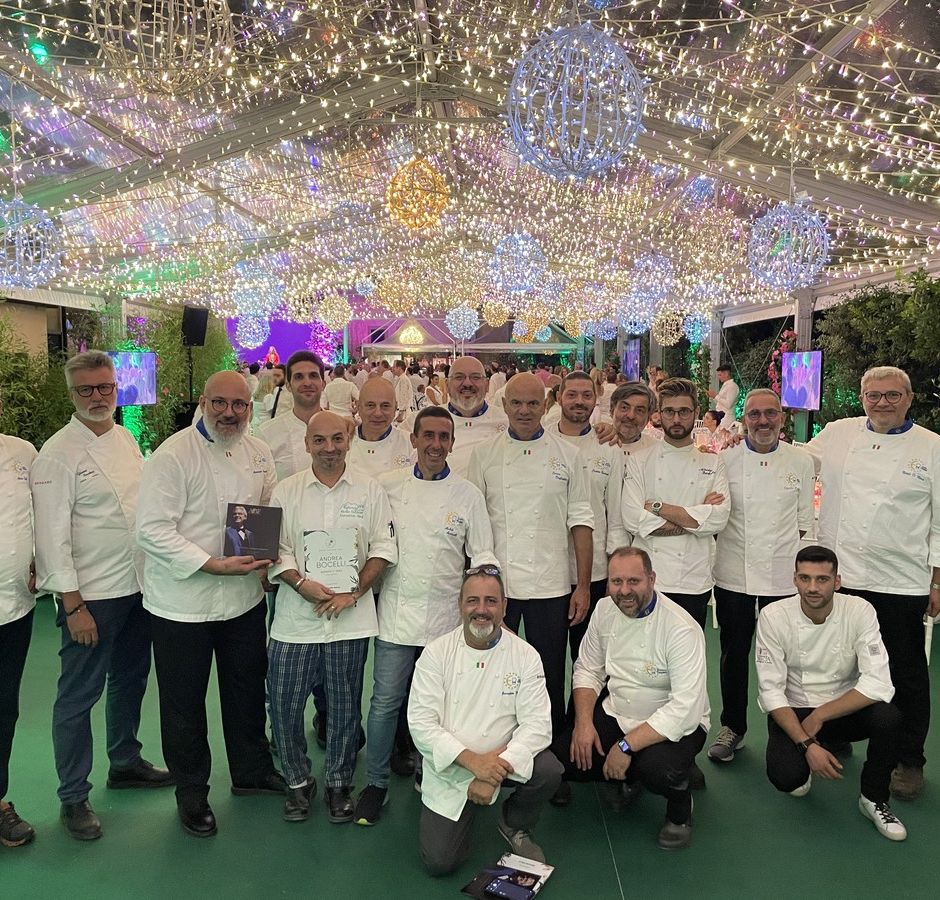 FOTO. I cuochi di Euro-Toques al fianco di Andrea Bocelli per fare del bene con gusto