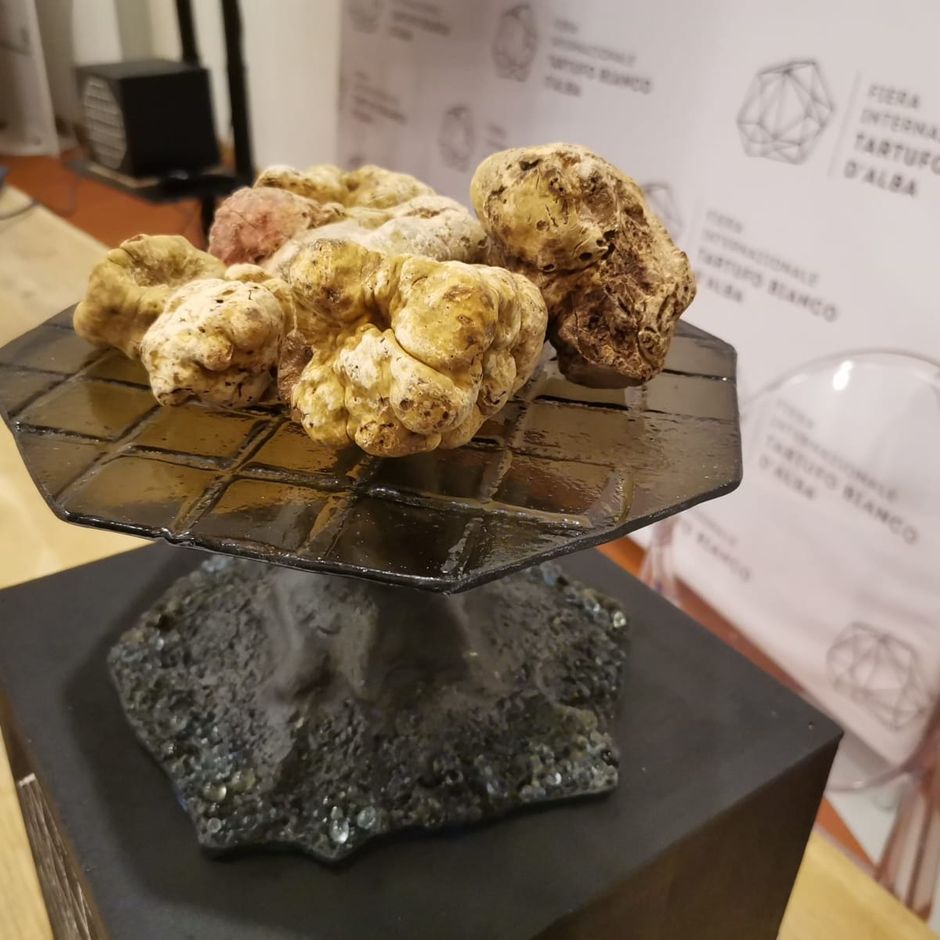 La Fiera Internazionale del Tartufo Bianco di Alba sposa il design: ecco l'alzatina &quot;Sotto Sopra&quot;