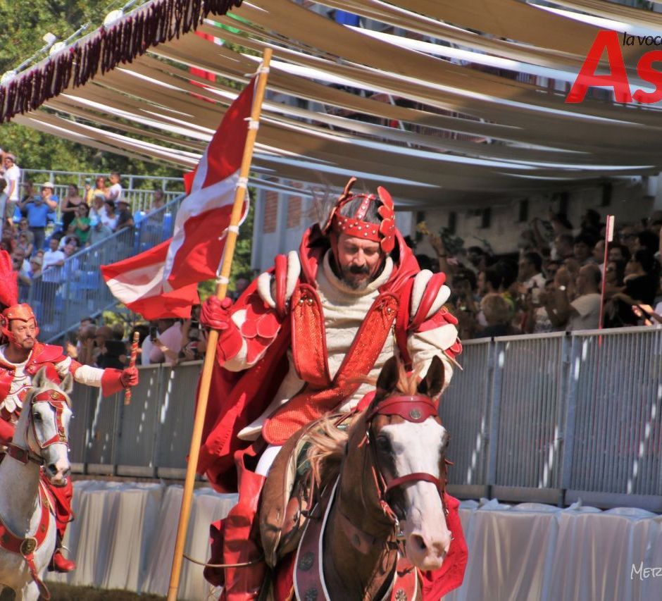 Si corre il Palio... Si corre il Palio. Asti torna a rivivere la sua manifestazione più attesa