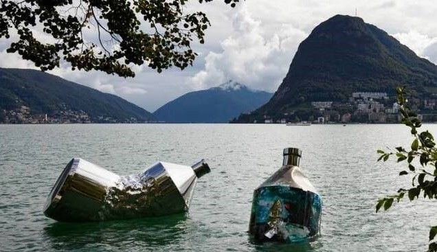 Lugano (CH): &quot;The Twin Bottles: Message in a Bottle&quot; fino al 30 aprile nelle acque del lago Ceresio