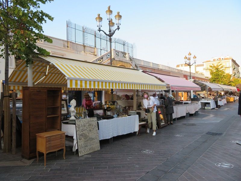 Costa Azzurra: tanti oggetti e tante curiosità nei marché à la brocante