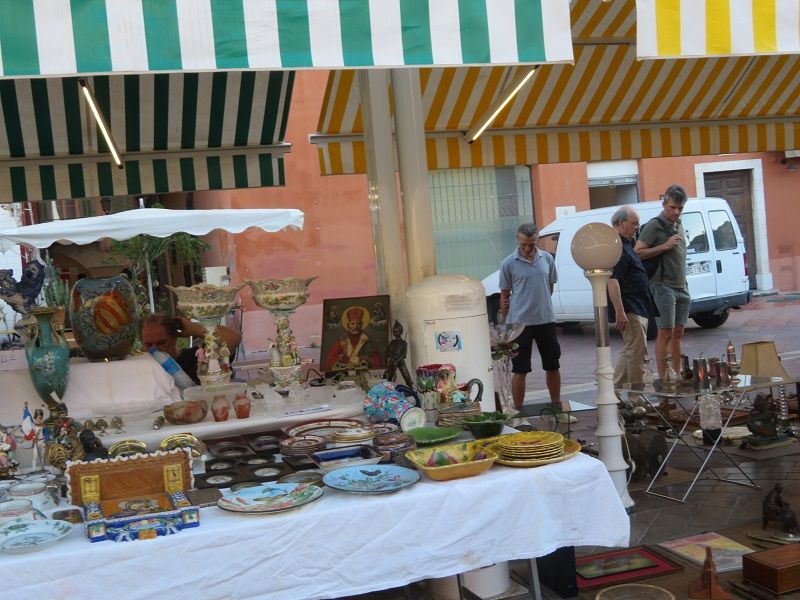Tanti oggetti, tante curiosità: i marché à la brocante in Costa Azzurra
