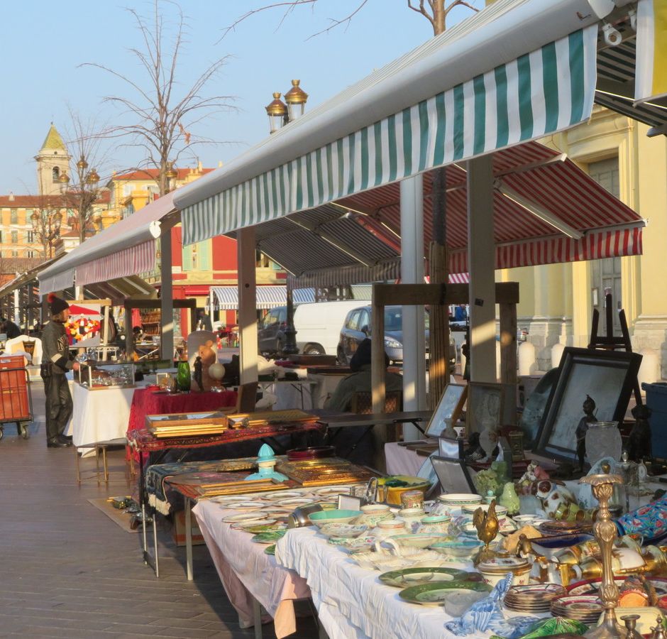 Tanti oggetti, tante curiosità: i marché à la brocante in Costa Azzurra