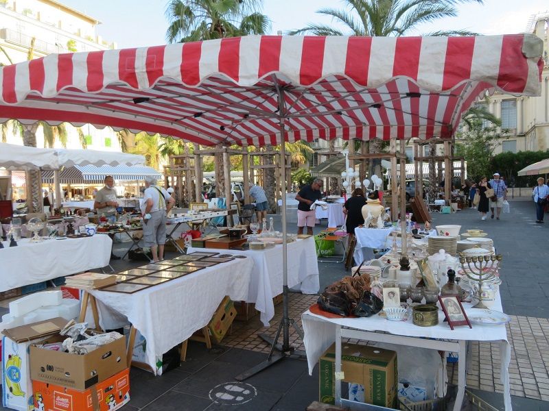 Tanti oggetti, tante curiosità: i marché à la brocante in Costa Azzurra