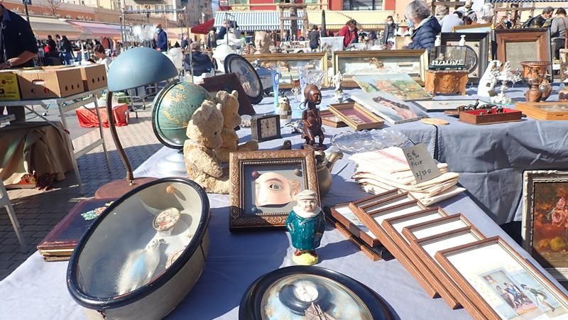 Tanti oggetti, tante curiosità: i marché à la brocante in Costa Azzurra