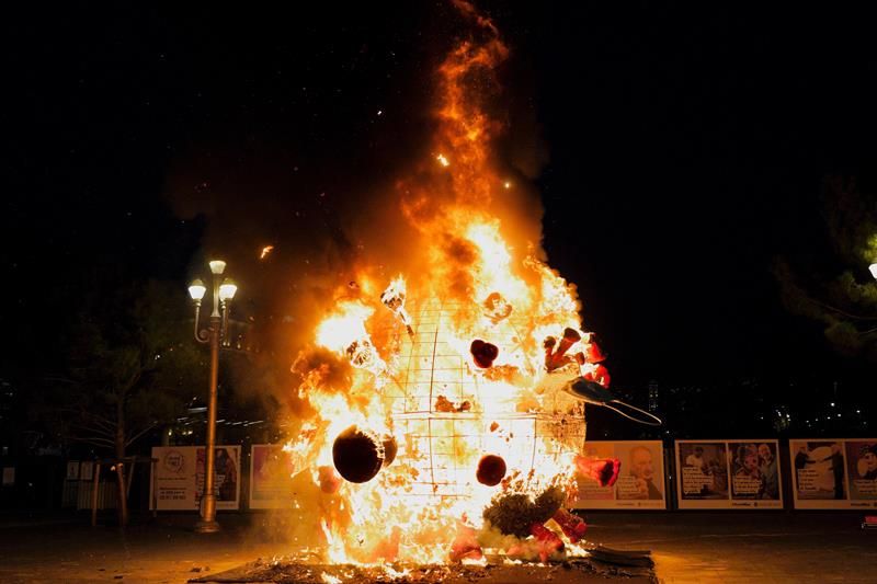 Nizza: il Carnavalovirus è stato bruciato, ora si aspetta il ritorno del “vero” Carnevale! (Video e Foto)