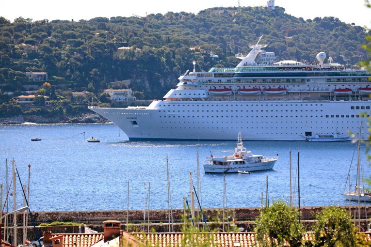 Estrosi replica alla Camera di Commercio di Nizza: “Le crociere marittime sono marginali per l’economia del territorio e generano inquinamento”