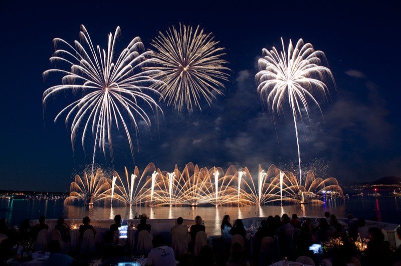 Costa Azzurra: la baia di Cannes sarà illuminate dai fuochi d'artificio a Ferragosto