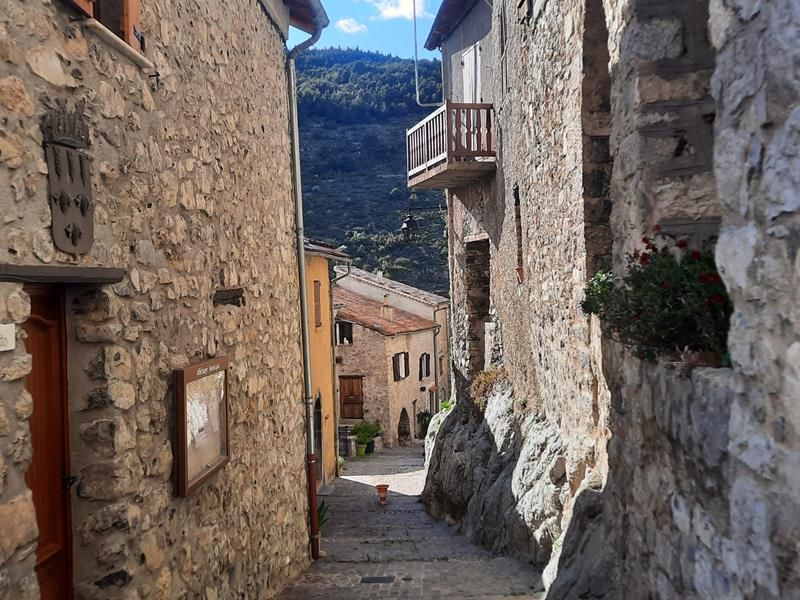 Alpes Maritimes: alla scoperta di Ilonse (Foto)
