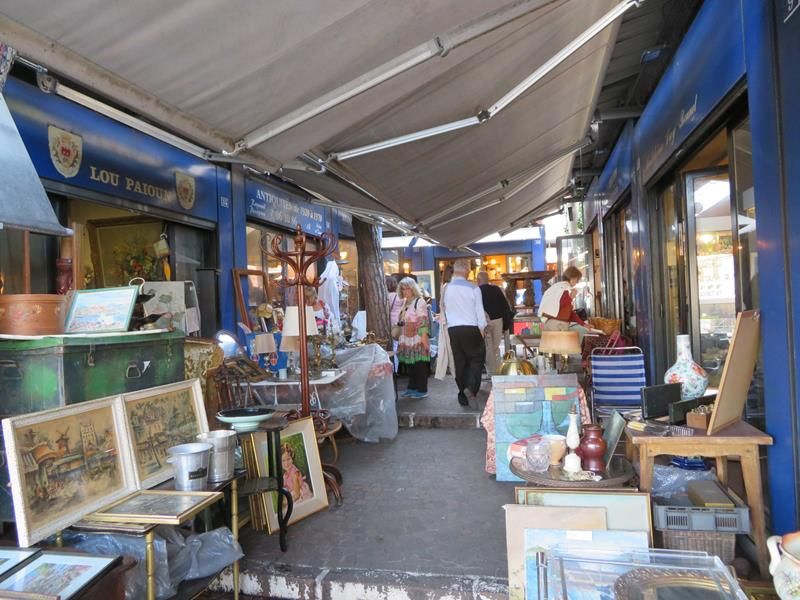 Nizza: la magica atmosfera del mercatino delle Pulci Le “Puces de Nice” di Place Robilante accanto alla famosa pasticceria Florian