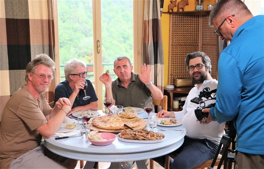 Da giovedì 13 luglio su Gambero Rosso channel le puntate della trasmissione “Invita Vito”, registrate a Castelvittorio, Pigna, Badalucco e Sanremo. )Foto)