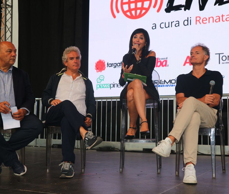 Highlight dalla Fiera di Carmagnola: il programma LIVE.IT e le &quot;interviste pekkagolose&quot; di Renata Cantamessa hanno illuminato il mondo del peperone con esperti di eccellenza e storie affascinanti.