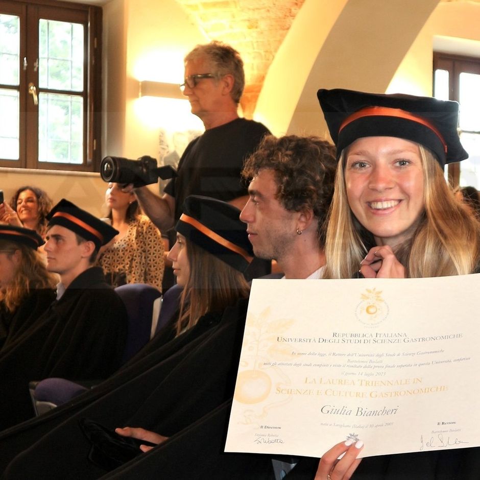 Università di Scienze Gastronomiche di Pollenzo: la prima tesi di laurea sui fiori eduli in cucina