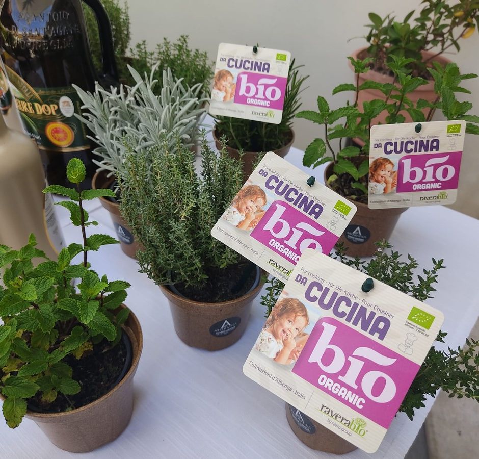 I fiori eduli di Ravera Bio di Albenga protagosniti ad Aromatica