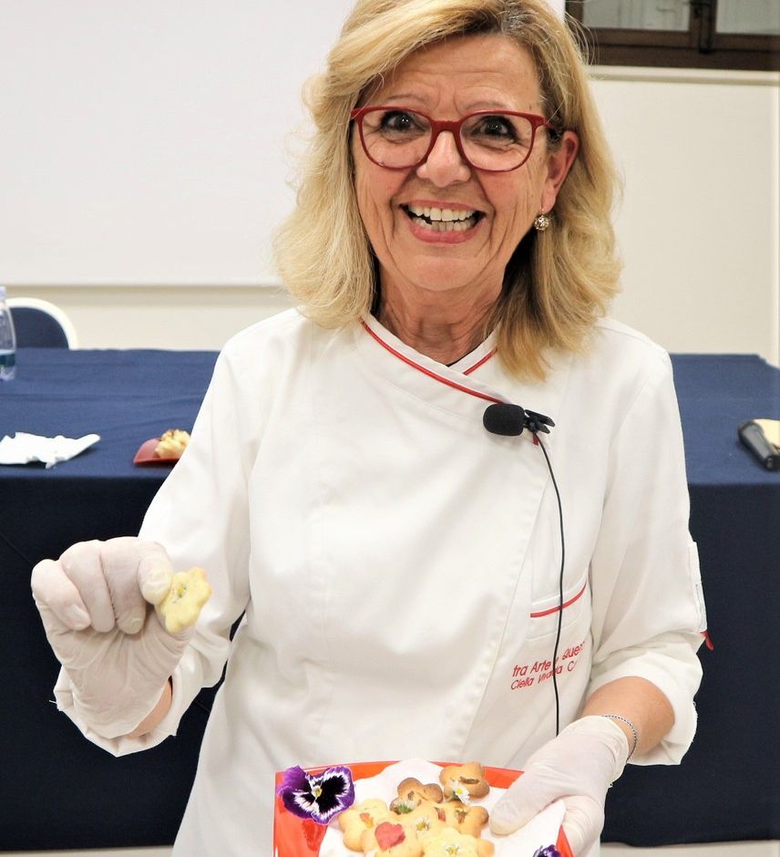 La videoricetta con i fiori della chef Clelia Vivalda del ristorante Arte e Querce di Monchiero (CN)