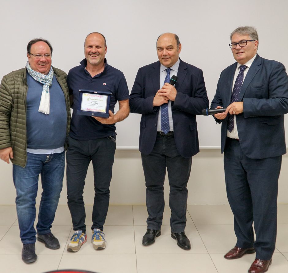 A Marco Ravera dell'azienda RZero di Albenga consegnata a Sanremo la targa &quot;Custode del Territorio&quot;