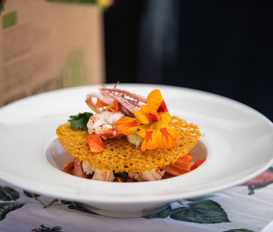 Festival della Cucina con i Fiori: l'Insalata primavera con fiori di Nasturzio e Gamberi” dello chef Gianfranco Calidonna (Video e foto)