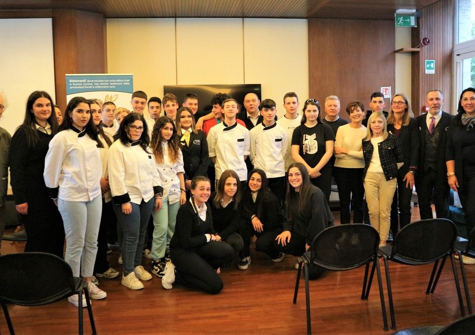 Alassio, l’Istituto &quot;Giancardi Galilei Aicardi&quot; è pronto ad ospitare la finale del concorso &quot;Metti un fiore in tavola&quot;