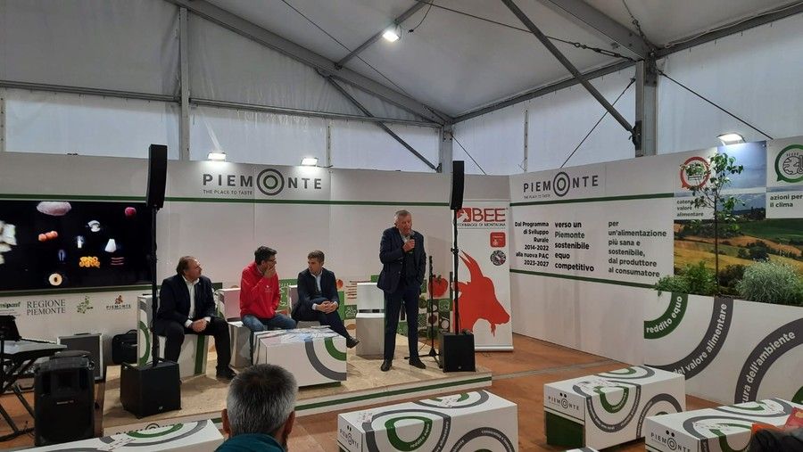 Villanova Mondovì aspetta Bee, la fiera dei formaggi di montagna con ospite lo chef stellato Andrea Larossa