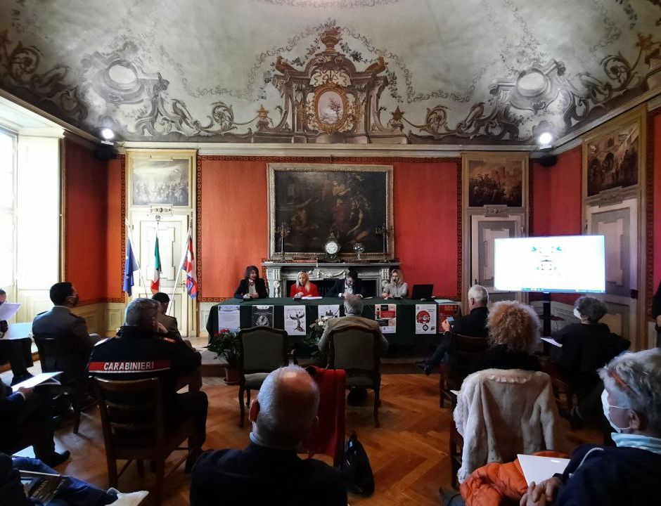 Fossano (CN): per Natale luminarie e mercatini,lectio magistralis di Sgarbi e la mostra &quot;Le Fantastiche Grottesche&quot; [VIDEO]