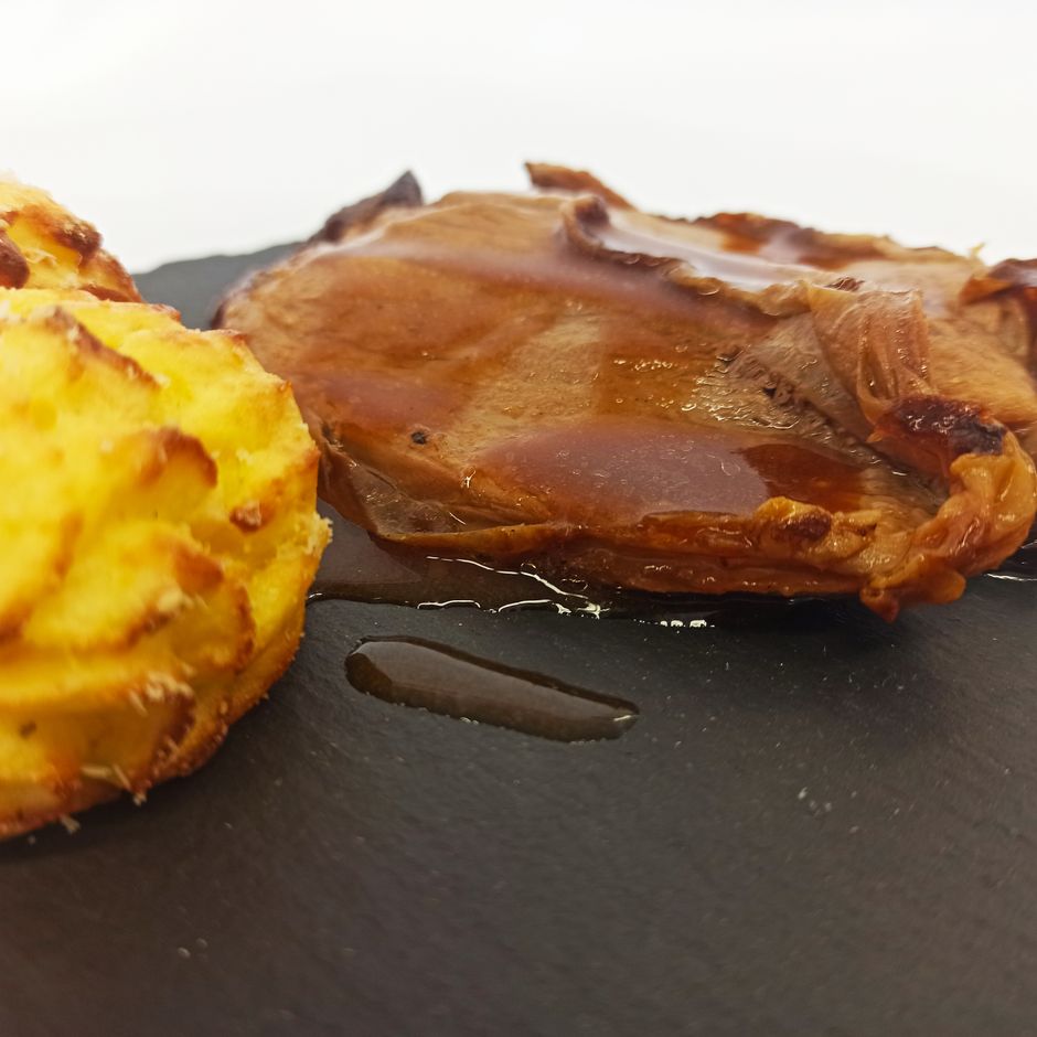 LA RICETTA - Arrosto di Cosciotto d’agnello alle erbe con patate Duchessa