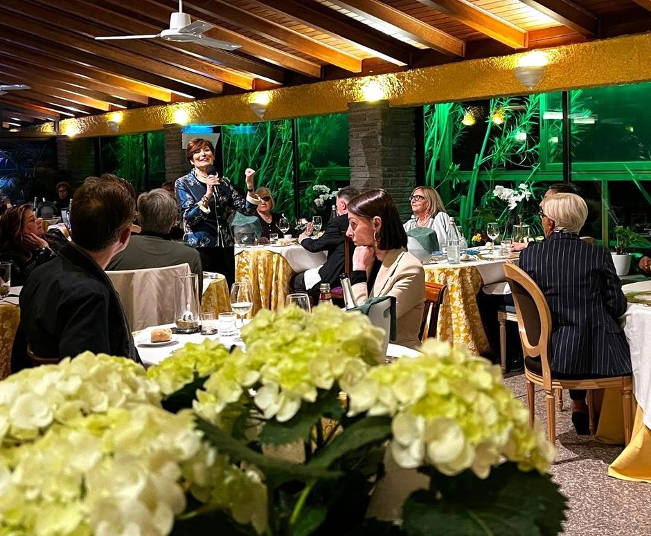 Grande successo a Torino per la serata &quot;A Tavola con i Fiori&quot; al Ristorante La Cloche con Barbara Ronchi della Rocca (FOTO)