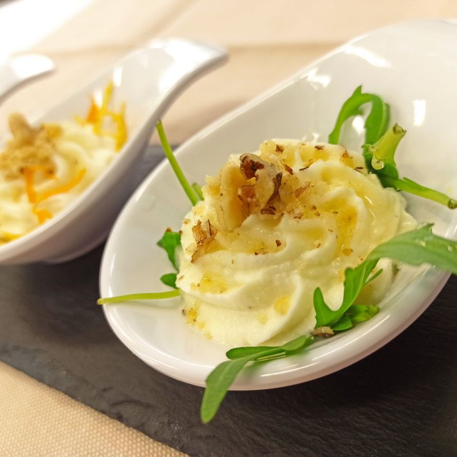 LA RICETTA – Finger food di seirass, miele d'acacia del Piemonte e noci