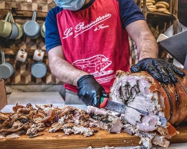Torino, la Prosciutteria porta in piazza Vittorio il “Porchetta Drive”